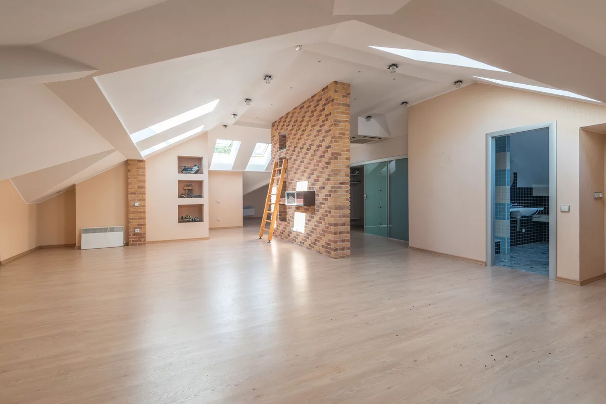 Moderner Innenausbau und gelungenes Handwerk im voll ausgebauten Dachstuhl