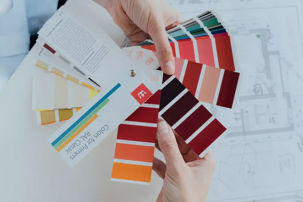 Interaktive Übersicht der RAL-Farben für Bau, Handwerk und Renovierung.